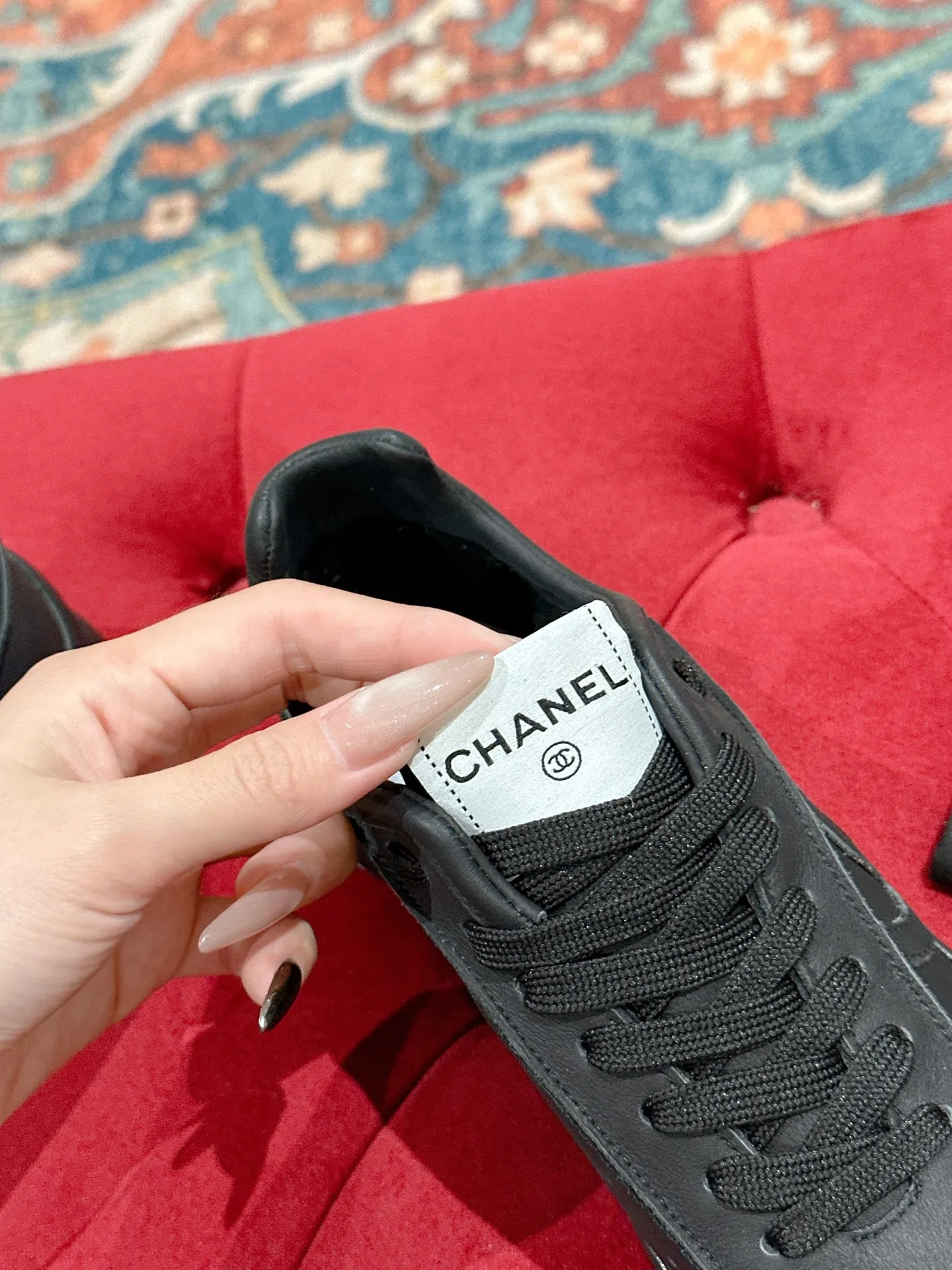 👟👟Ex-factory price 600👟👟 CHANEL Chanel classic sneakers, super internet celebrity series! There are so many Internet celebrities on their feet, and the counter is super popular〰️〰️ The world of Chanel has always been a dream for girls, the simple partition design is a super interpretation of multiple texture effects, the most eye-catching LOGO double C is also my favorite, no matter how you match it on your feet, the effect is completely amazing✔✔✔I must recommend you to buy this one⚡️⚡️Bangladesh environmentally friendly leather upper, original private model TPU outsole The color details are all compared 🆚 at the counter! Perfect presentation with zero color difference ❥ ❥ Every detail is beyond the genuine level! There is no pressure in and out of the counter☑️Number of yards: 35-40